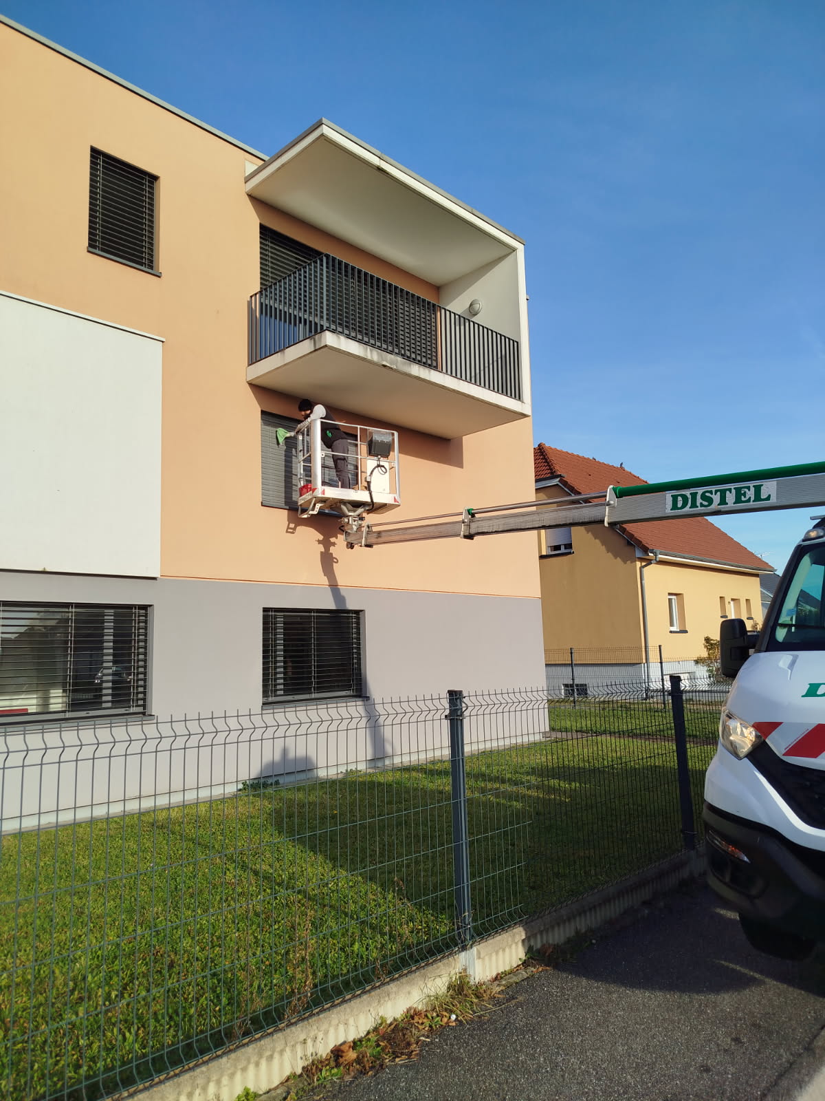 IMG_20251201_162353 1 | As Nettoyage Nettoyage de vitres et BSO avec nacelle chez un office notarial à Cernay Sélestat 1