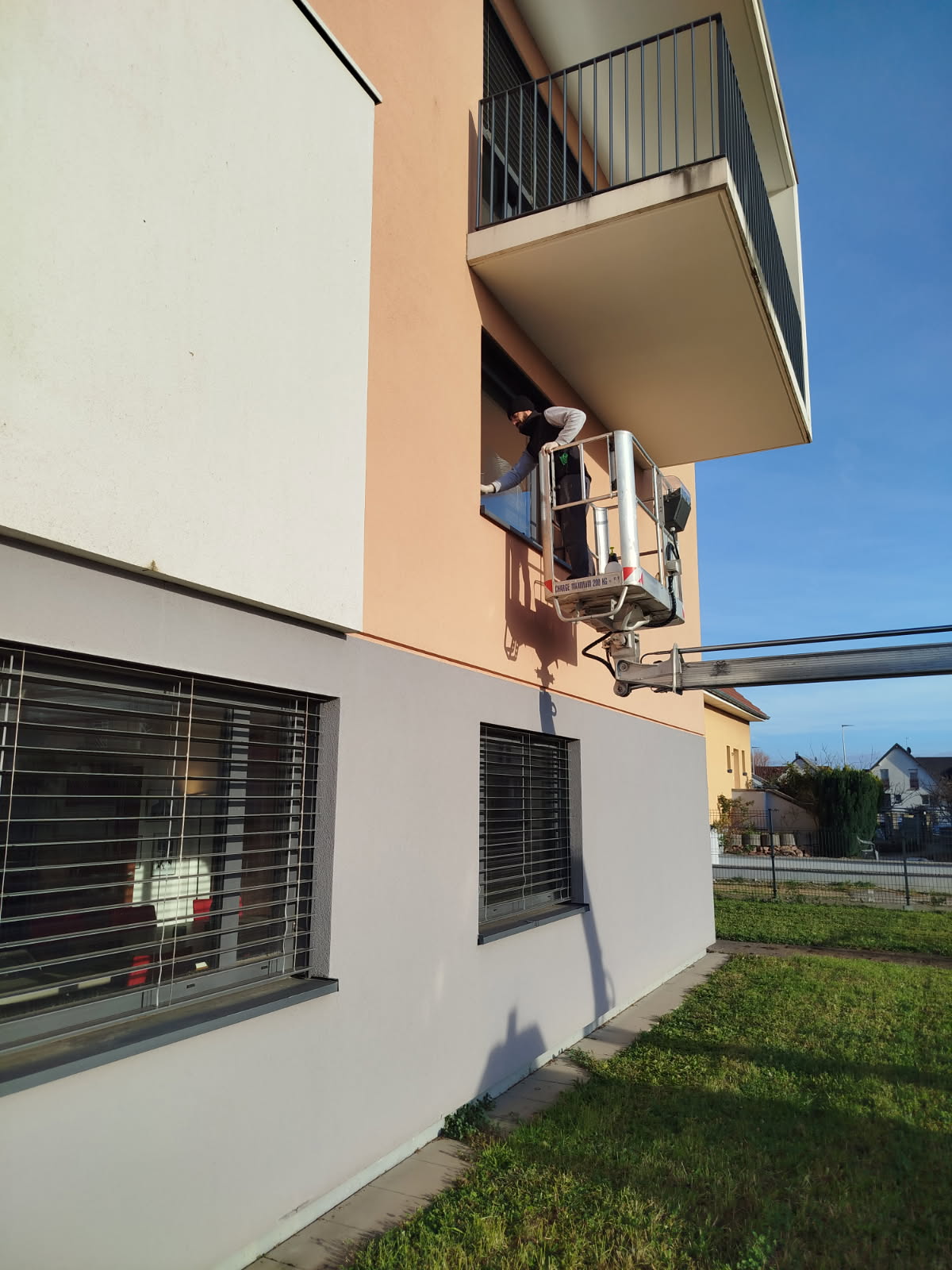 IMG_20251201_162353 2 | As Nettoyage Nettoyage de vitres et BSO avec nacelle chez un office notarial à Cernay Saint-Louis 2